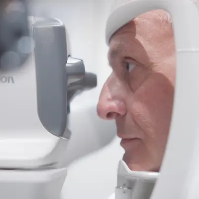 Augenvorsorge: Fallbeispiel 1
Statt lange auf einen Augenarzttermin zu warten, machte Michael Rosendahl einen Augen-Check-Up. Nur deshalb kann er heute noch sehen.